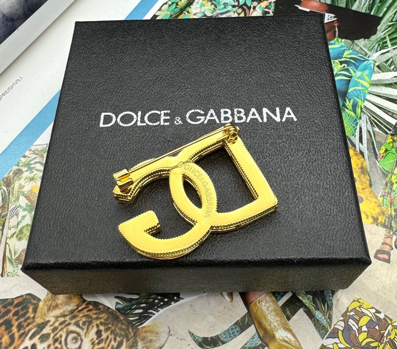 Фото Брошь Dolce Gabbana Logo B2909