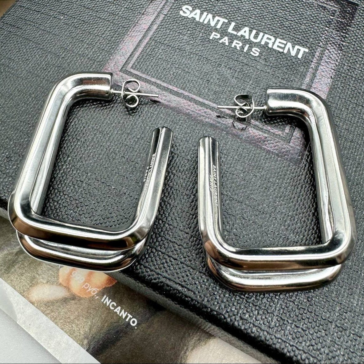 Фото Серьги Yves Saint Laurent Square Hoop B3048