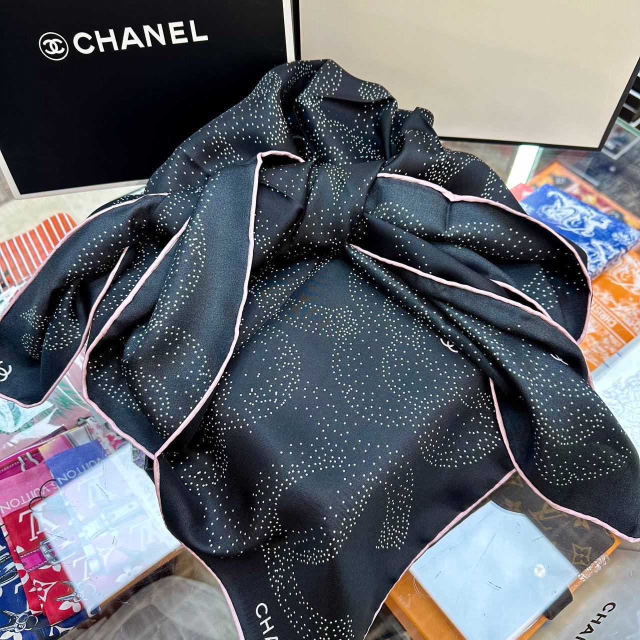 Фото Платок Chanel B3112