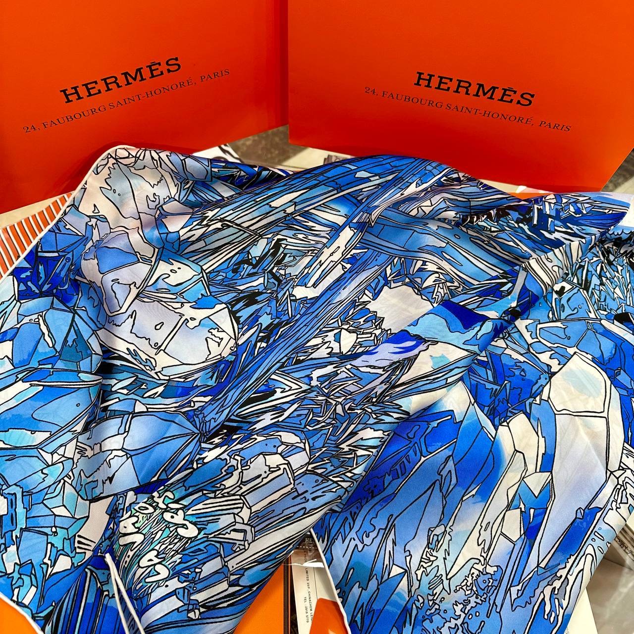 Фото Платок Hermes La Vallee de Cristal B3126