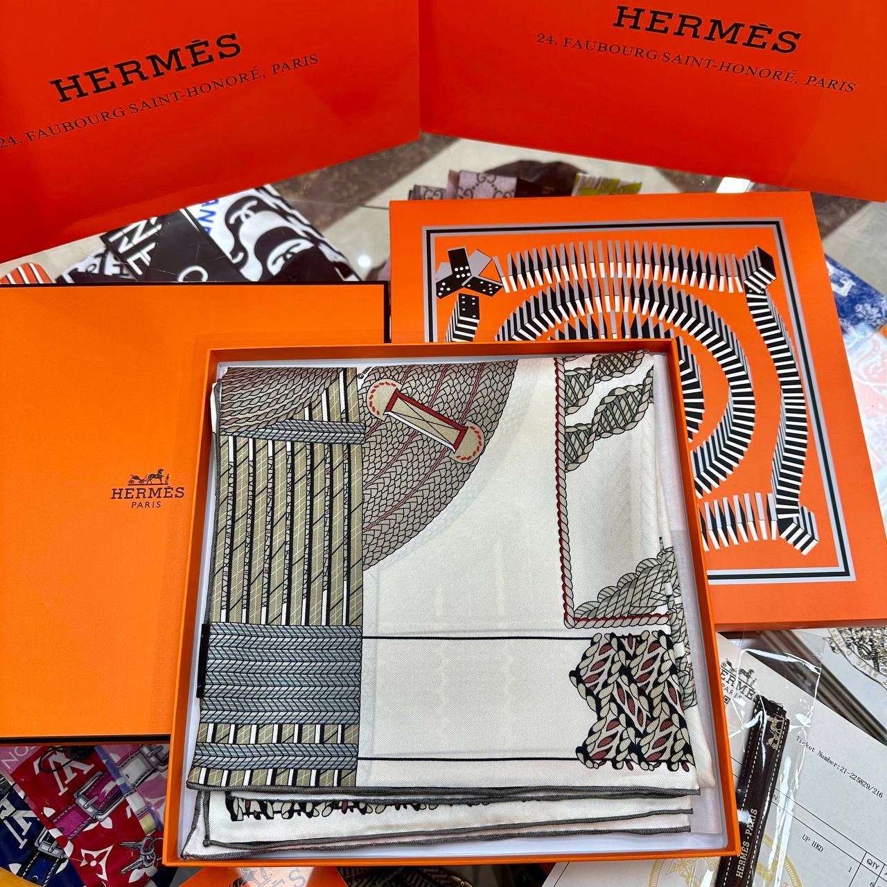 Фото Платок Hermes B3129