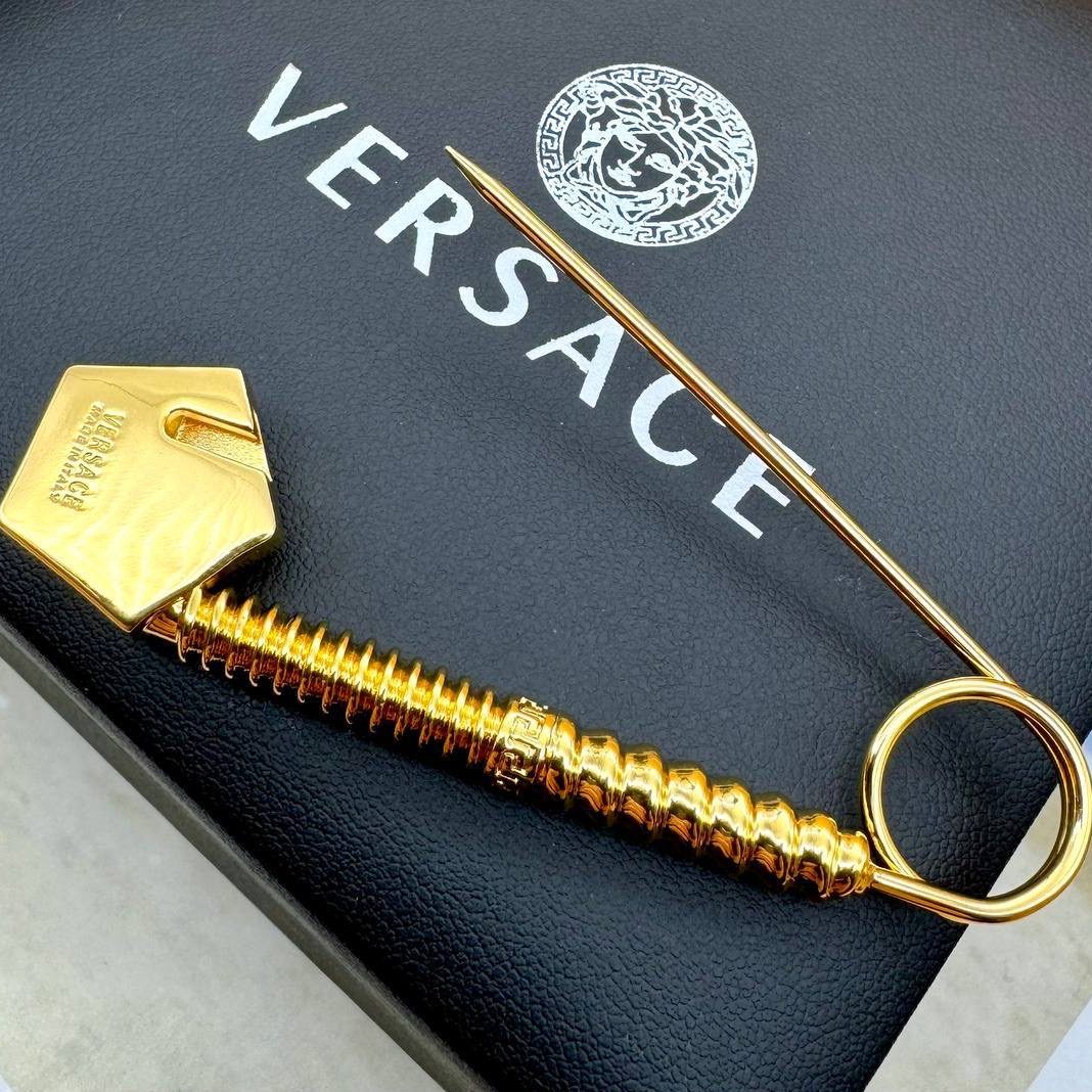 Фото Брошь Versace Safety Pin B3197