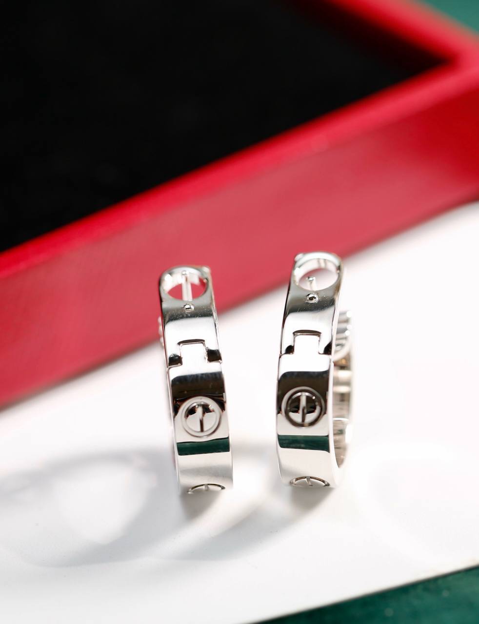 Фото Серьги Cartier Love B3383