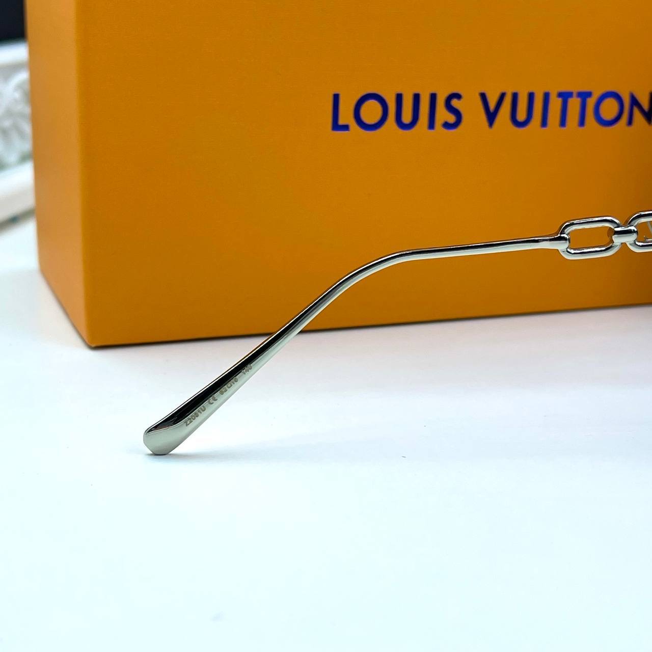 Фото Очки Louis Vuitton My LV Chain Round B3462