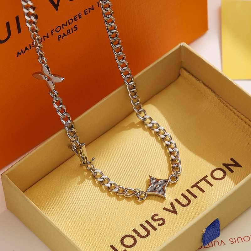 Фото Колье Louis Vuitton Monogram Row B3511