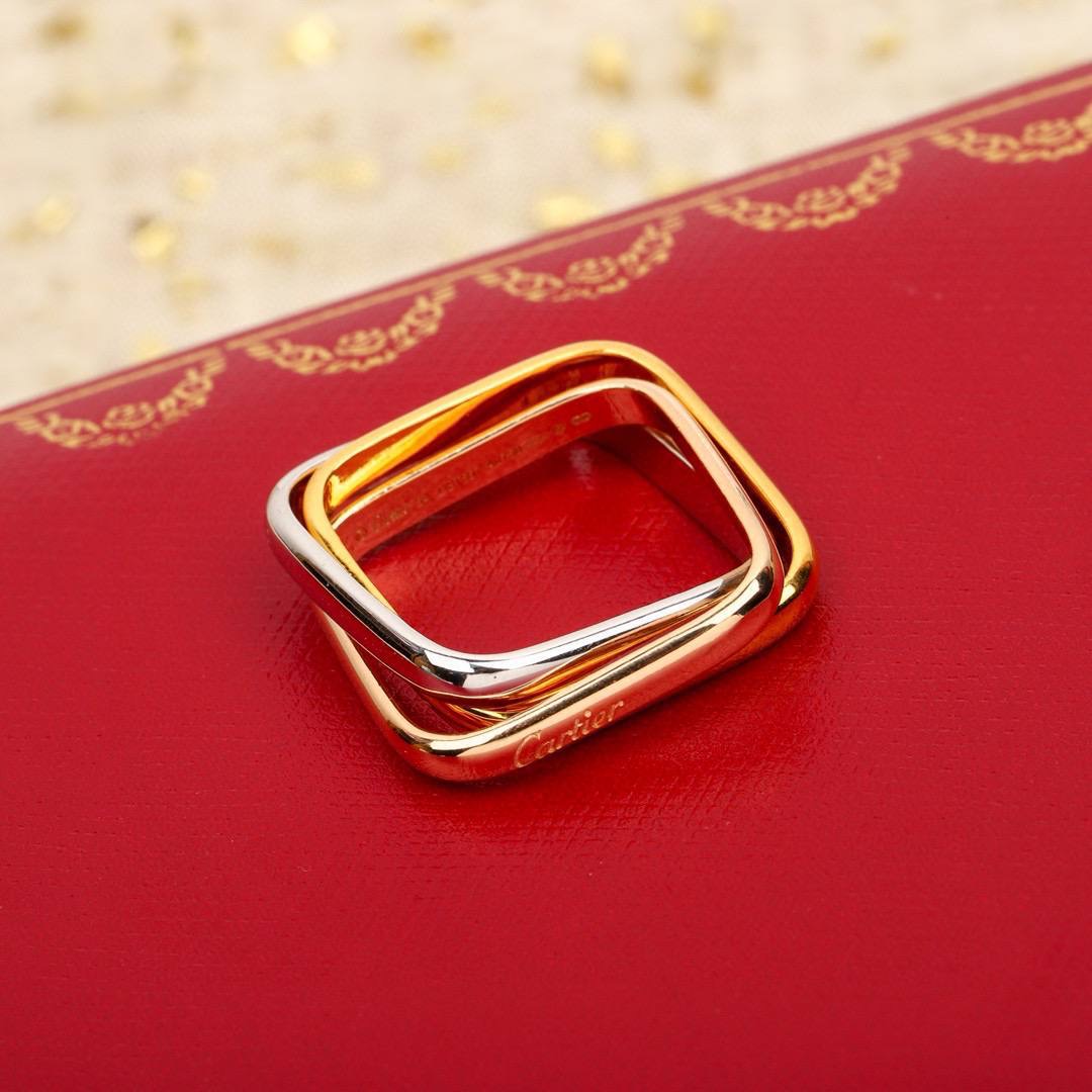 Фото Кольцо Cartier Trinity Cushion B3515