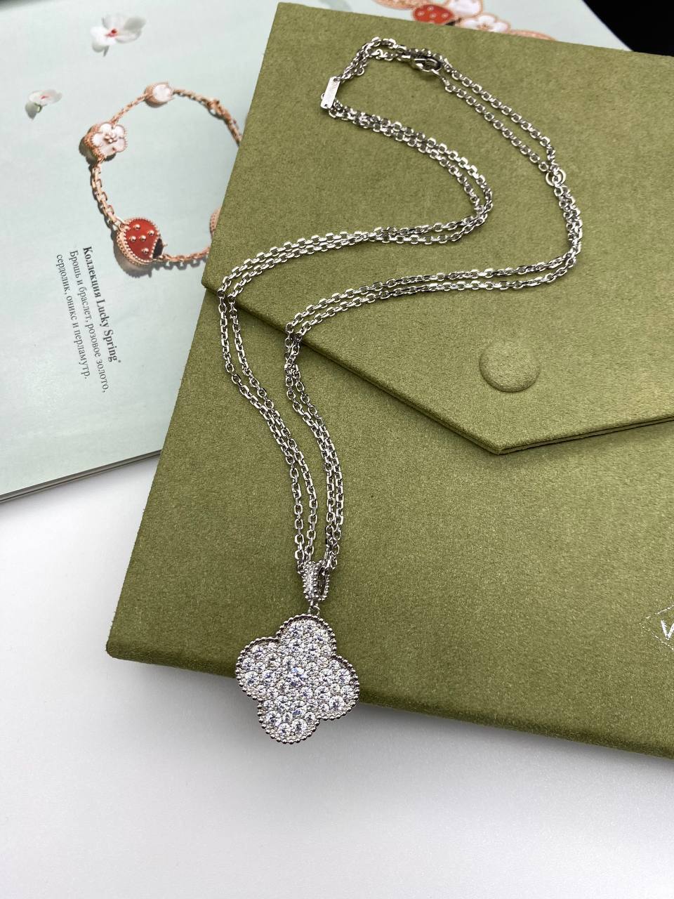 Фото Колье Van Cleef & Arpels Magic Alhambra B3642