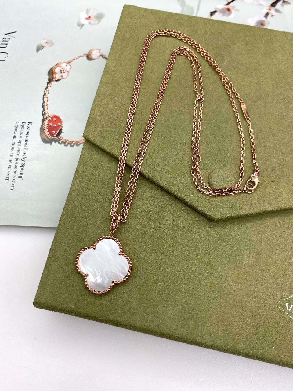 Фото Колье Van Cleef & Arpels Magic Alhambra B3651
