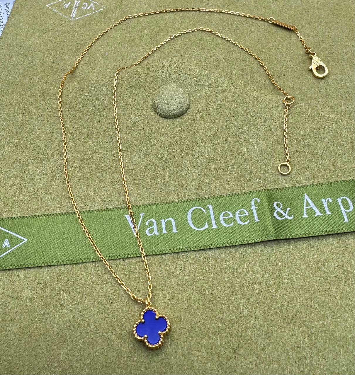 Фото Подвеска на цепочке Van Cleef & Arpels Vintage Alhambra B3671