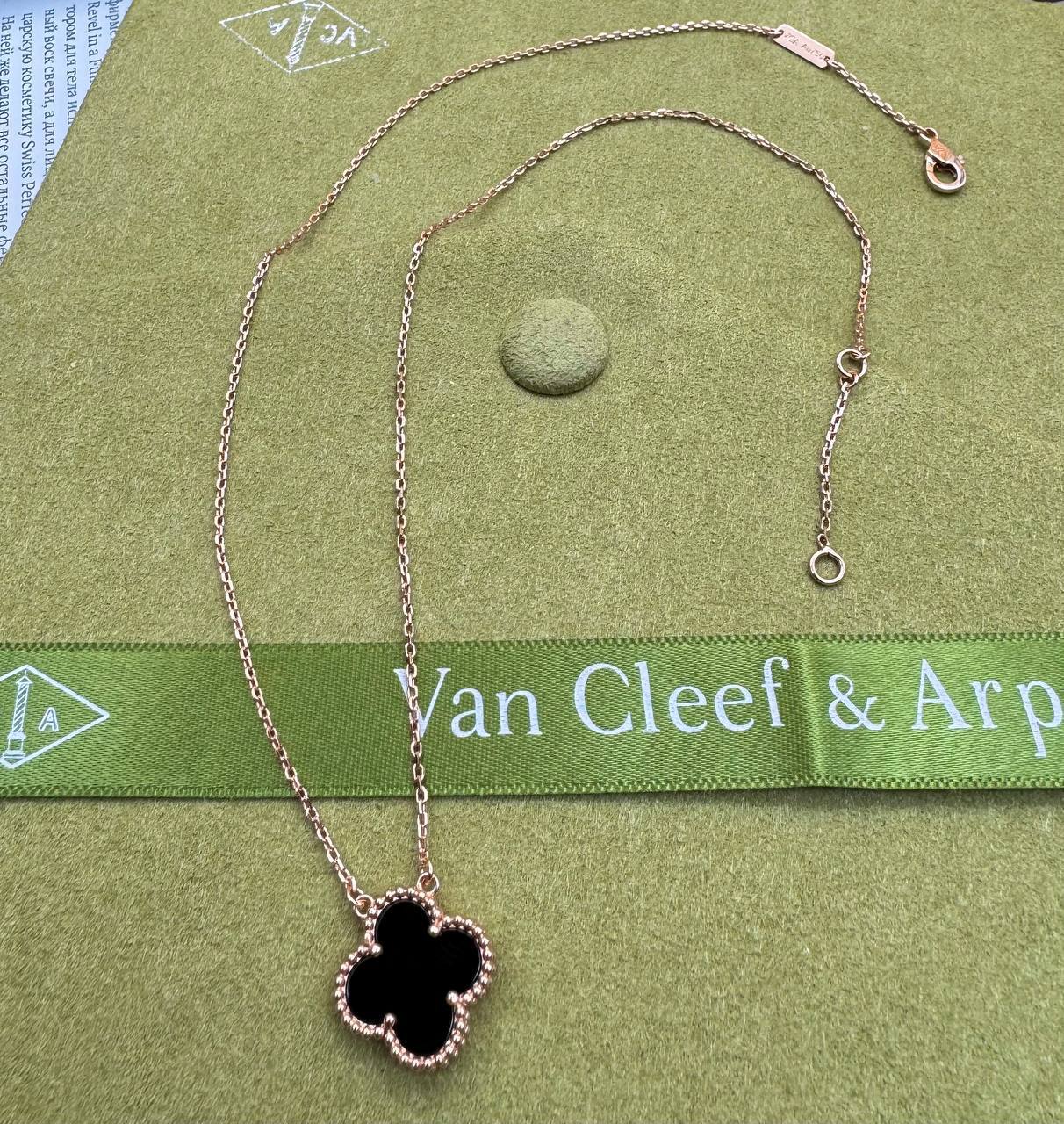 Фото Подвеска на цепочке Van Cleef & Arpels Vintage Alhambra B3683