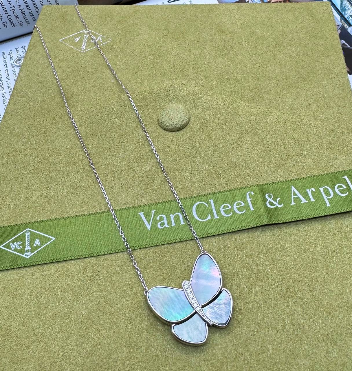 Фото Колье Van Cleef & Arpels Butterfly B3697