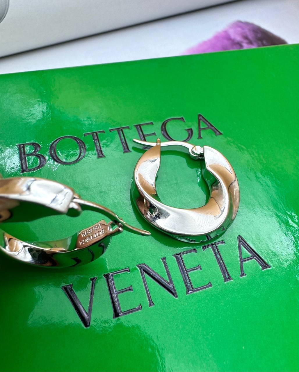 Фото Серьги Bottega Veneta Twist Hoop B3743