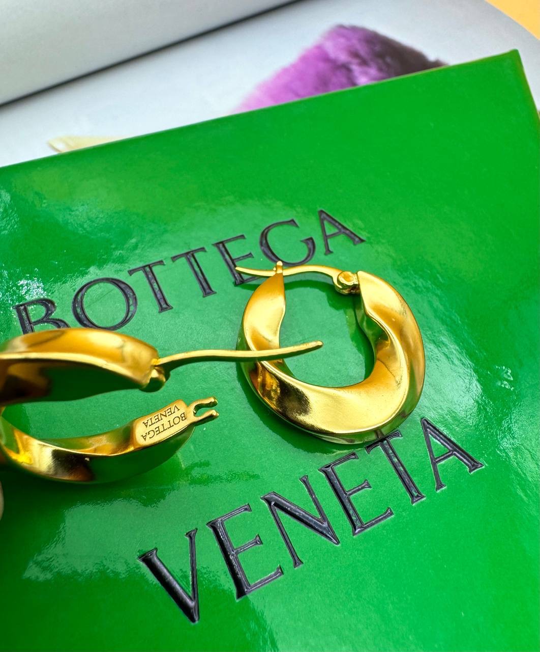 Фото Серьги Bottega Veneta Twist Hoop B3744