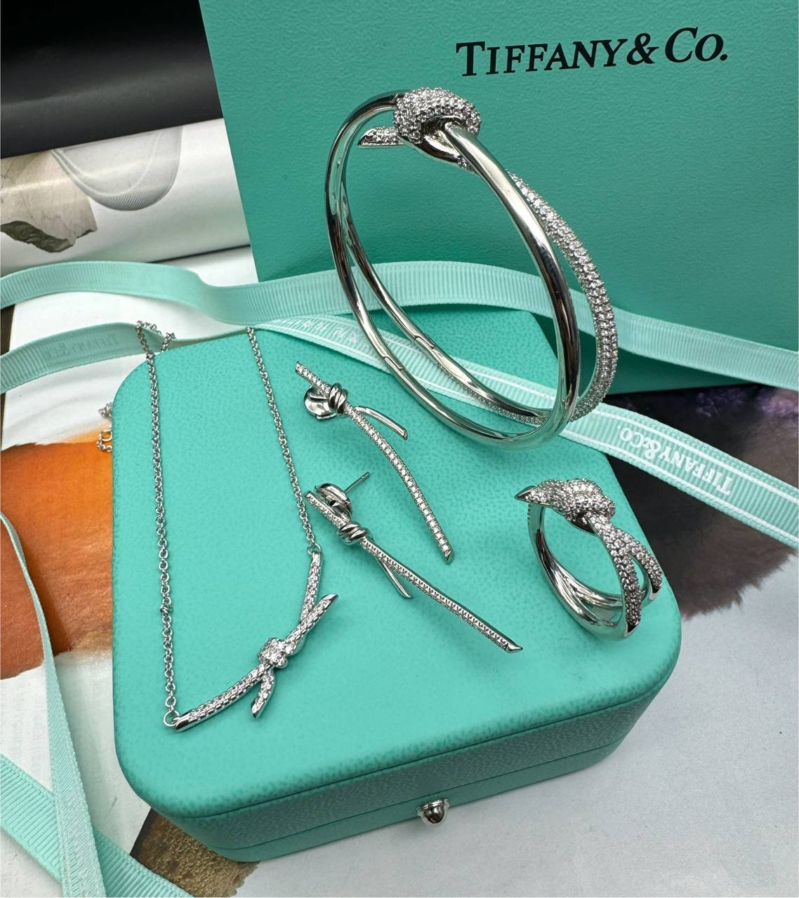 Фото Колье Tiffany & Co Knot S4633