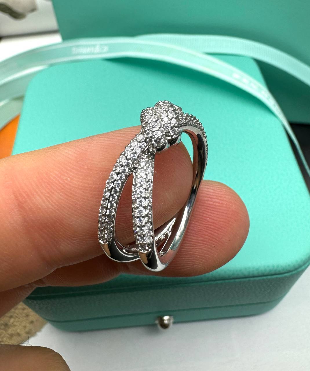 Фото Кольцо Tiffany & Co Knot S4636