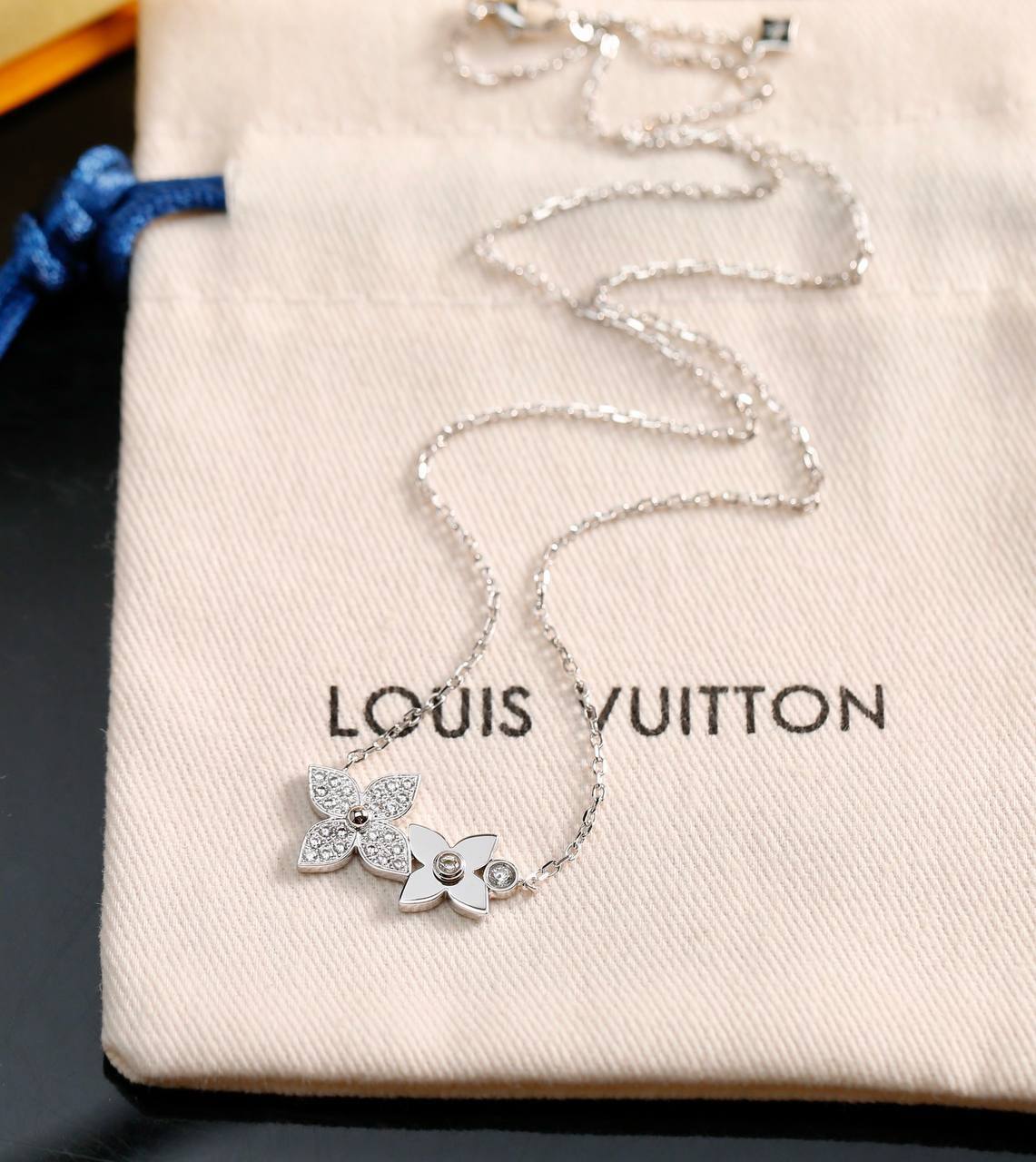 Фото Колье Louis Vuitton Blossom S4794