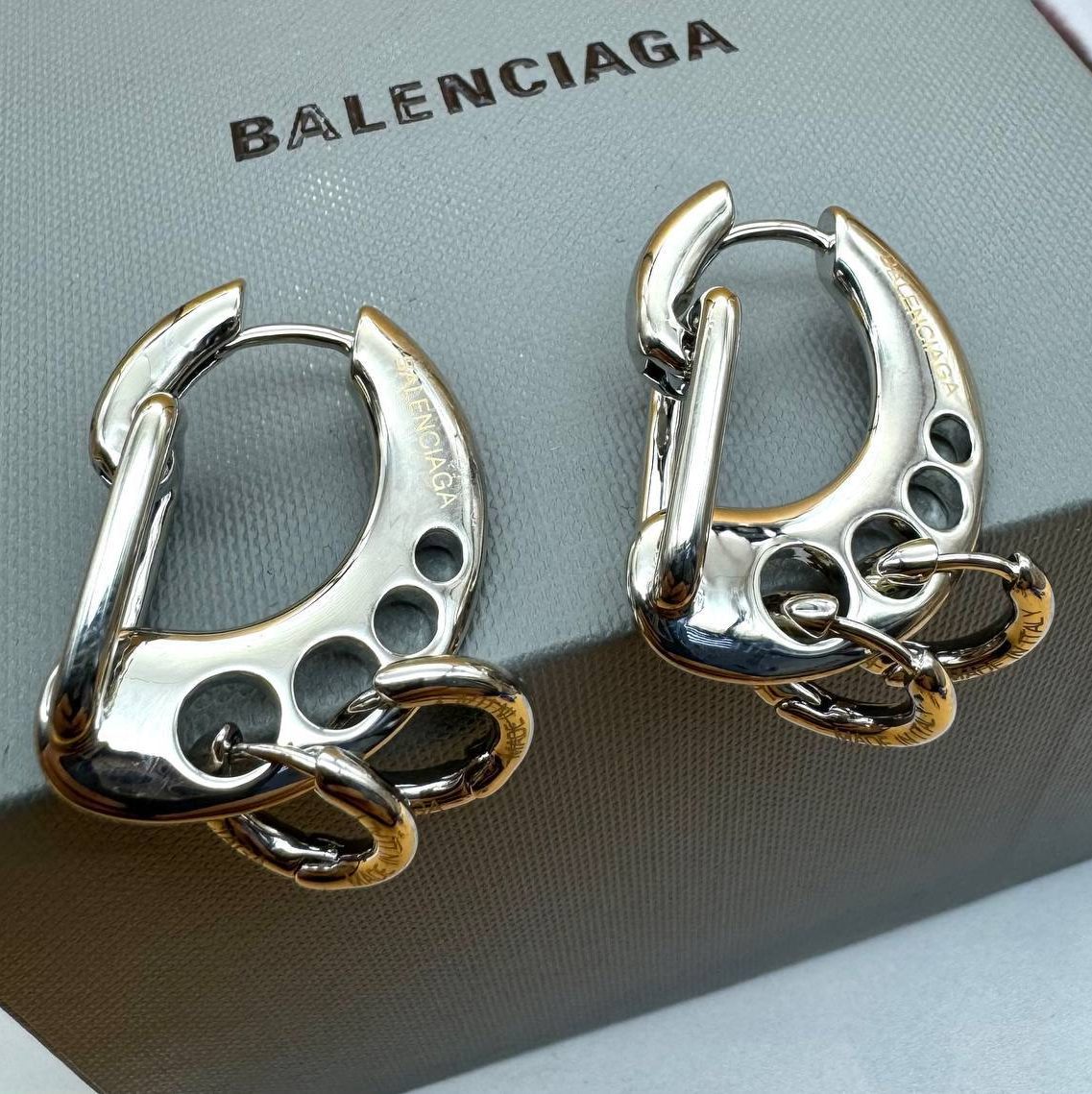 Фото Серьги Balenciaga B3914