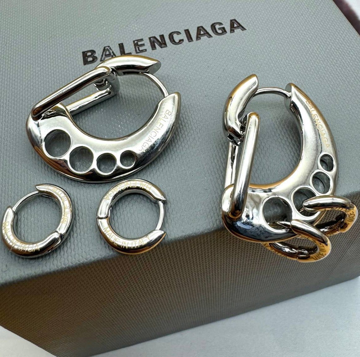 Фото Серьги Balenciaga B3914