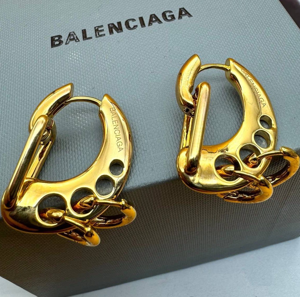 Фото Серьги Balenciaga B3913