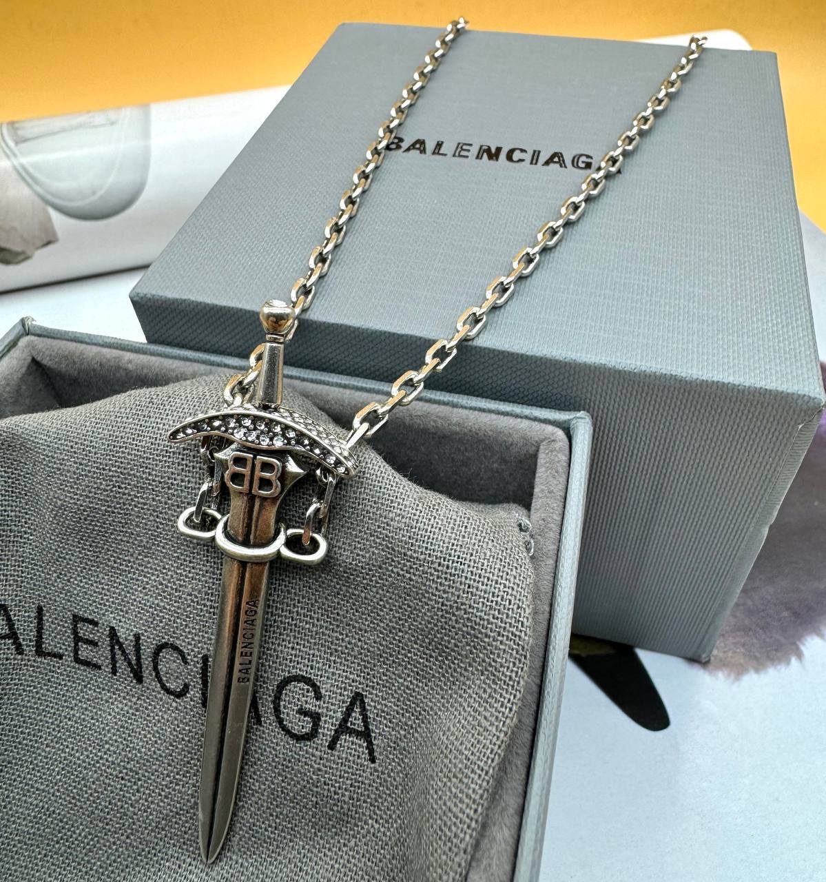 Фото Колье Balenciaga Goth Sword B3922