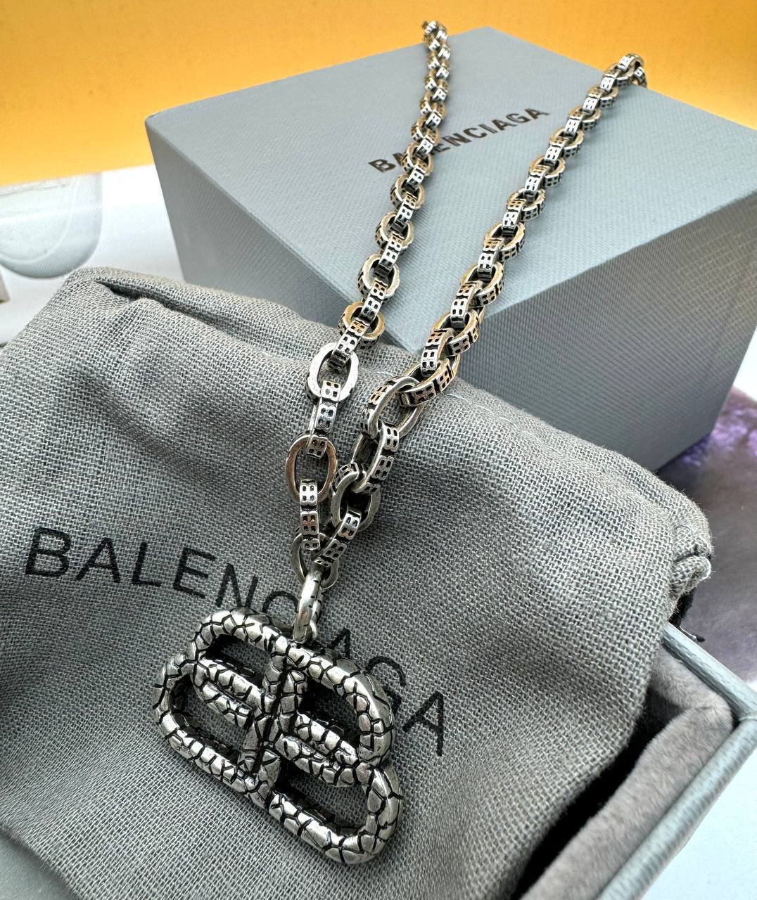 Фото Колье Balenciaga BB Icon B3924