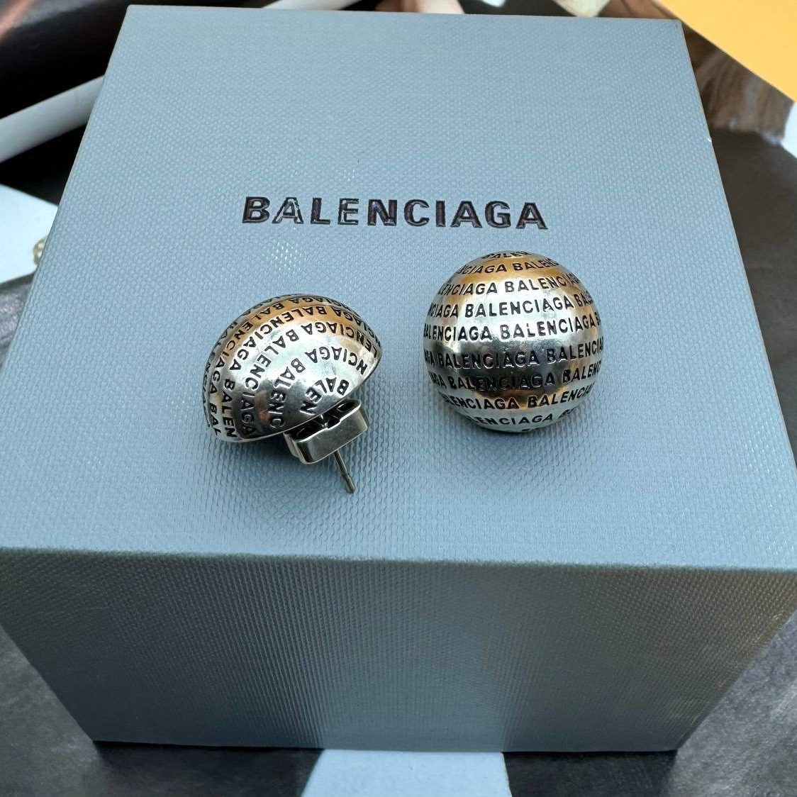 Фото Серьги Balenciaga B3769