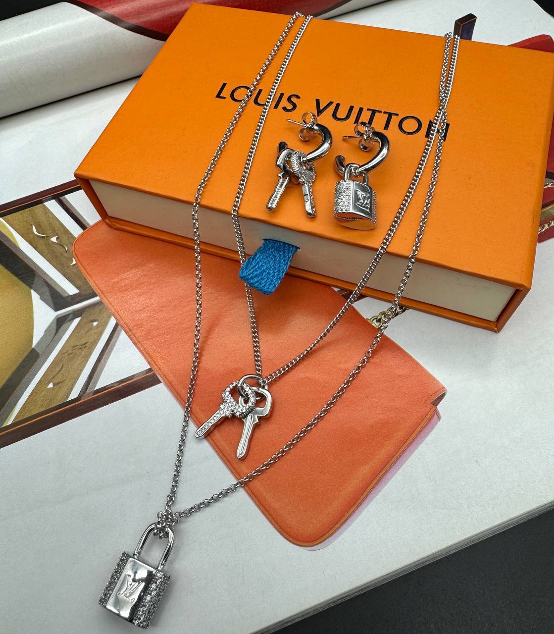 Фото Колье Louis Vuitton LV Padlock S4914