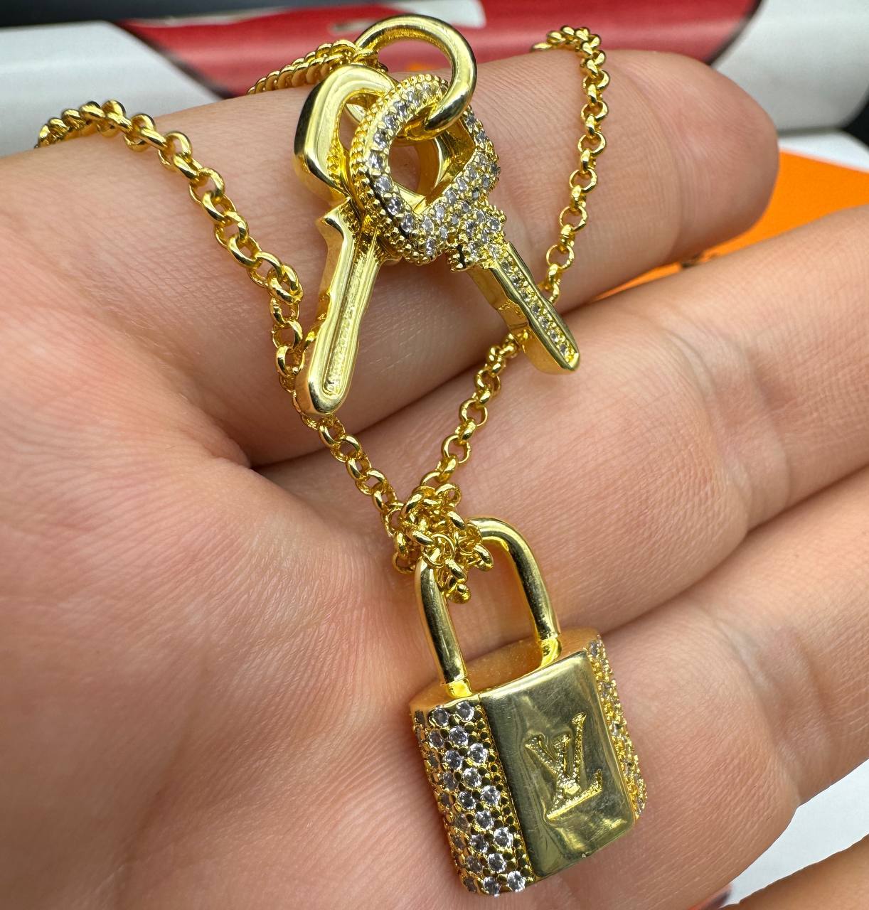 Фото Колье Louis Vuitton LV Padlock S4916