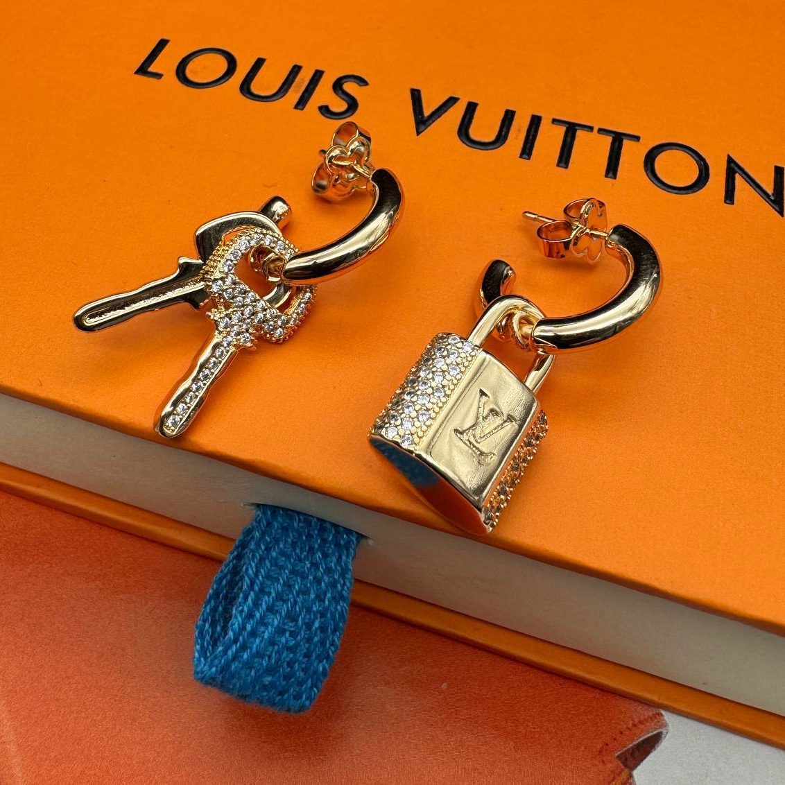 Фото Серьги Louis Vuitton LV Padlock S4918