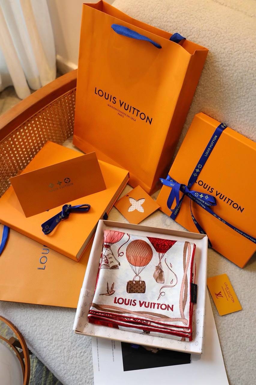 Фото Платок Louis Vuitton Up And Away B4010