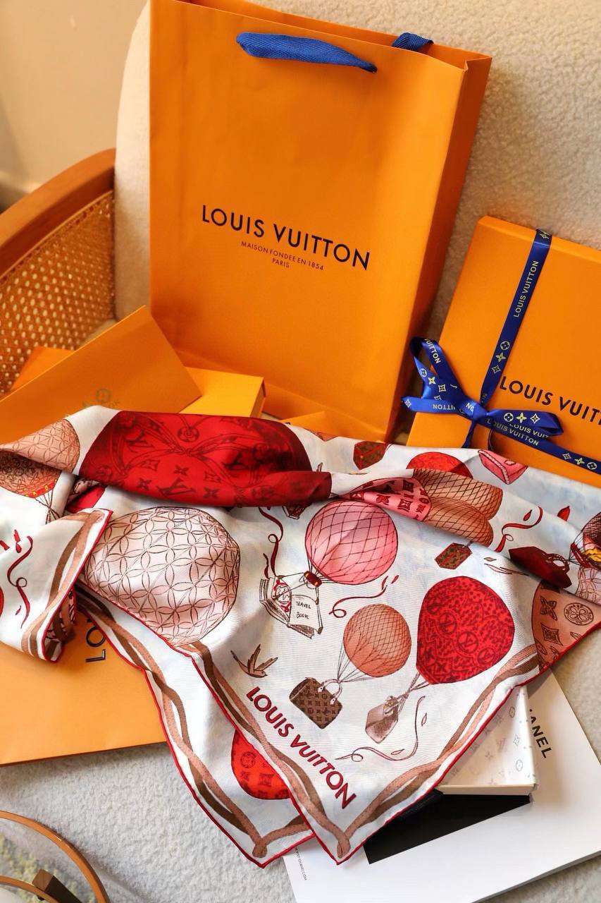 Фото Платок Louis Vuitton Up And Away B4010