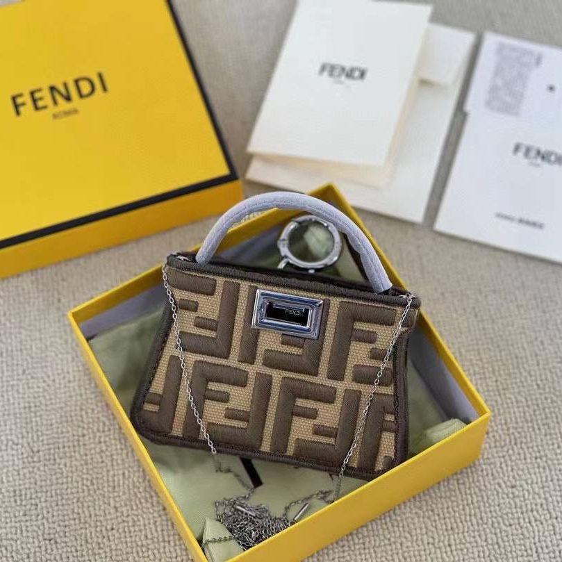 Фото Мини-сумочка Fendi B4026