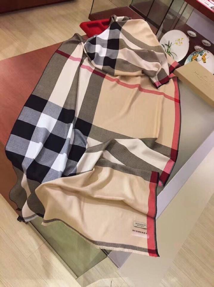 Фото Палантин Burberry Check B3996