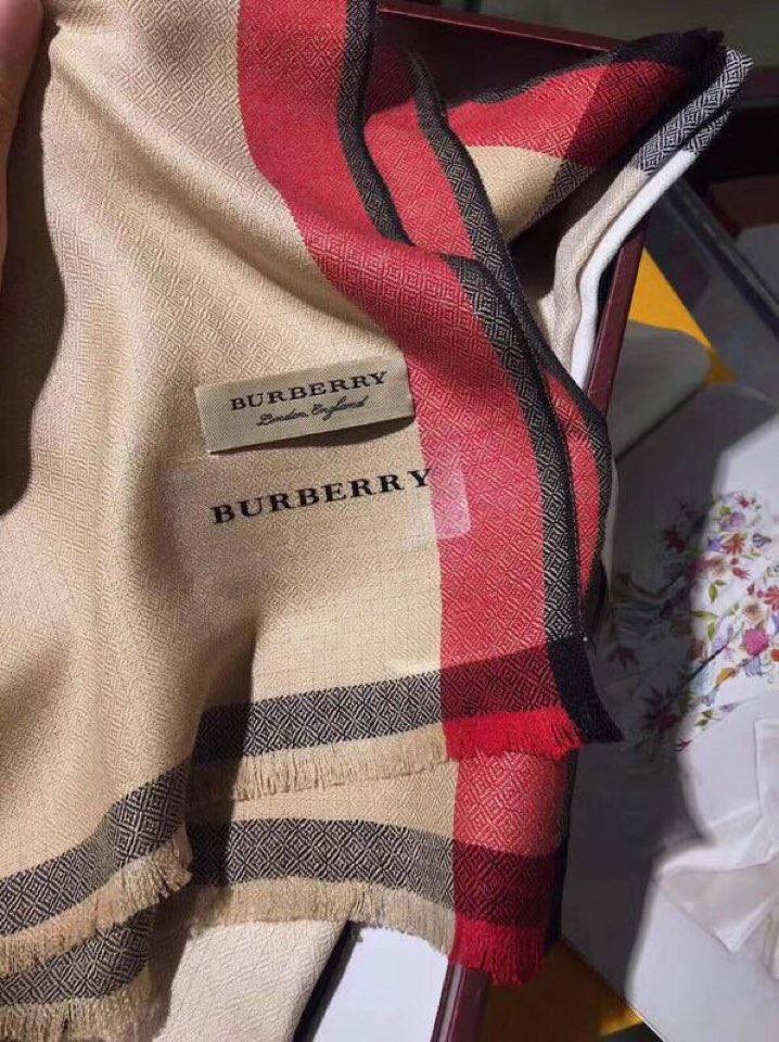 Фото Палантин Burberry Check B3997