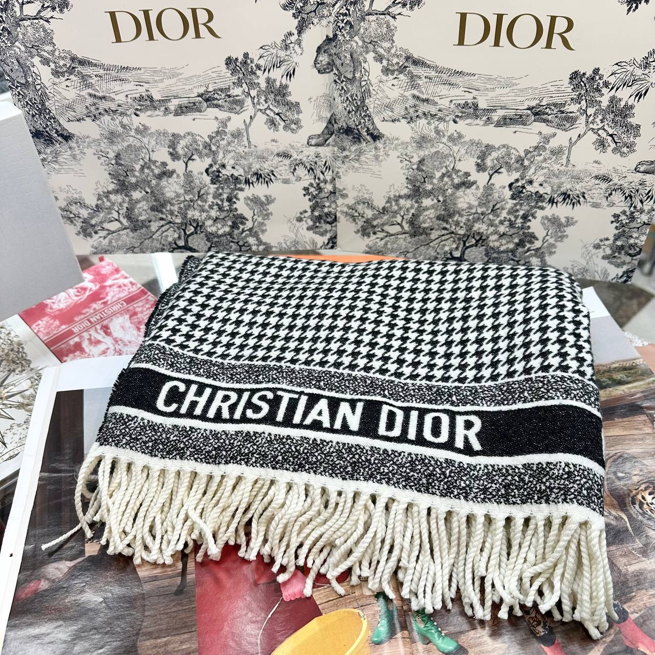 Фото Палантин Dior 30 Montaigne S5696