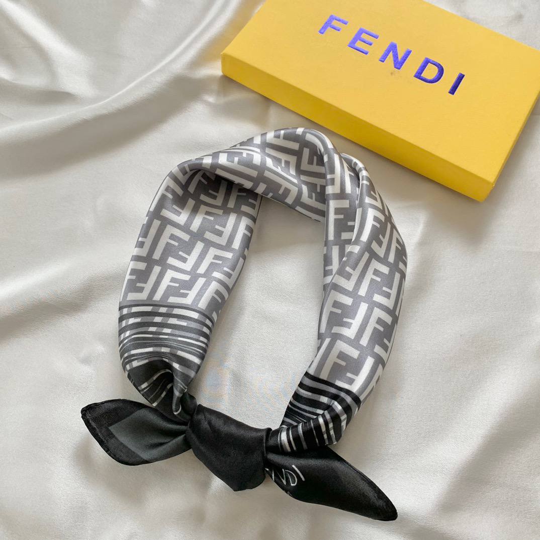 Фото Платок Fendi S5709