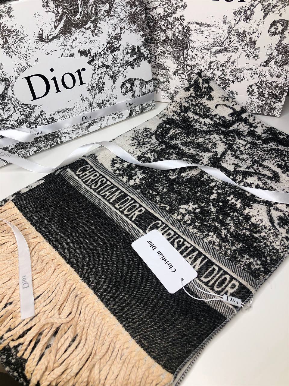 Фото Шарф Dior Toile de Jouy Sauvage S5716