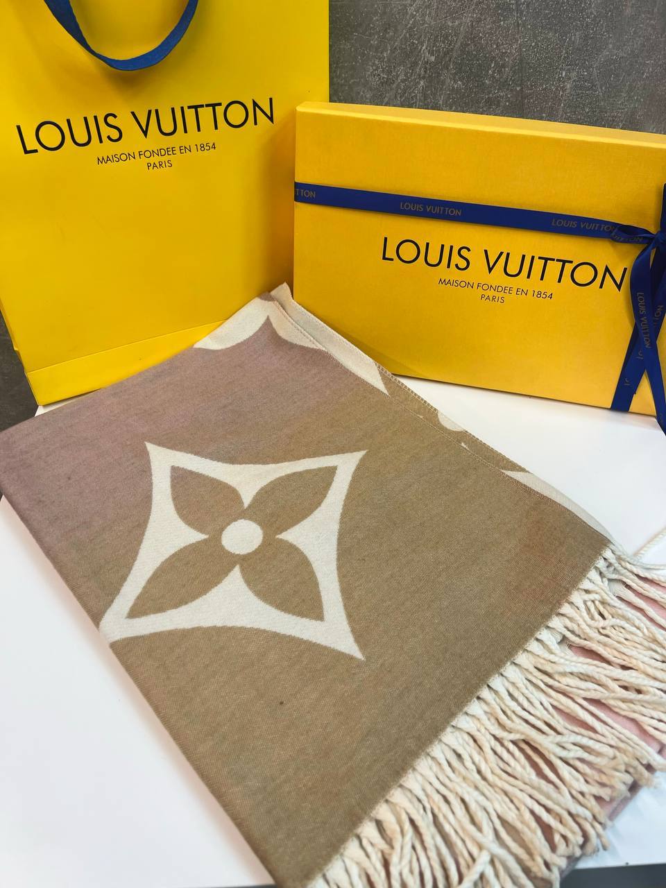 Фото Шарф Louis Vuitton Ultimate Shine S5721