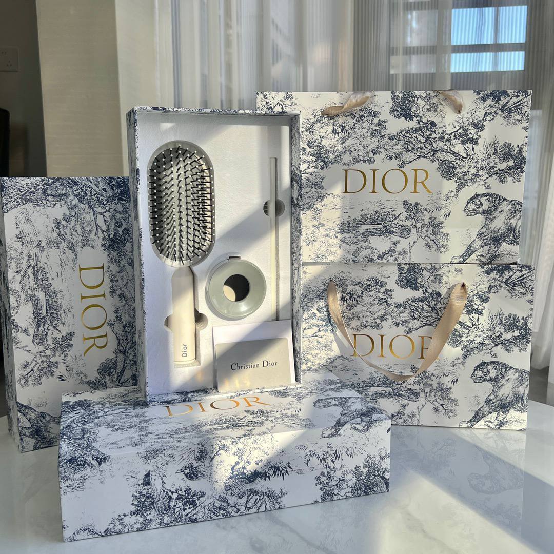 Фото Набор расчесок Dior S5731
