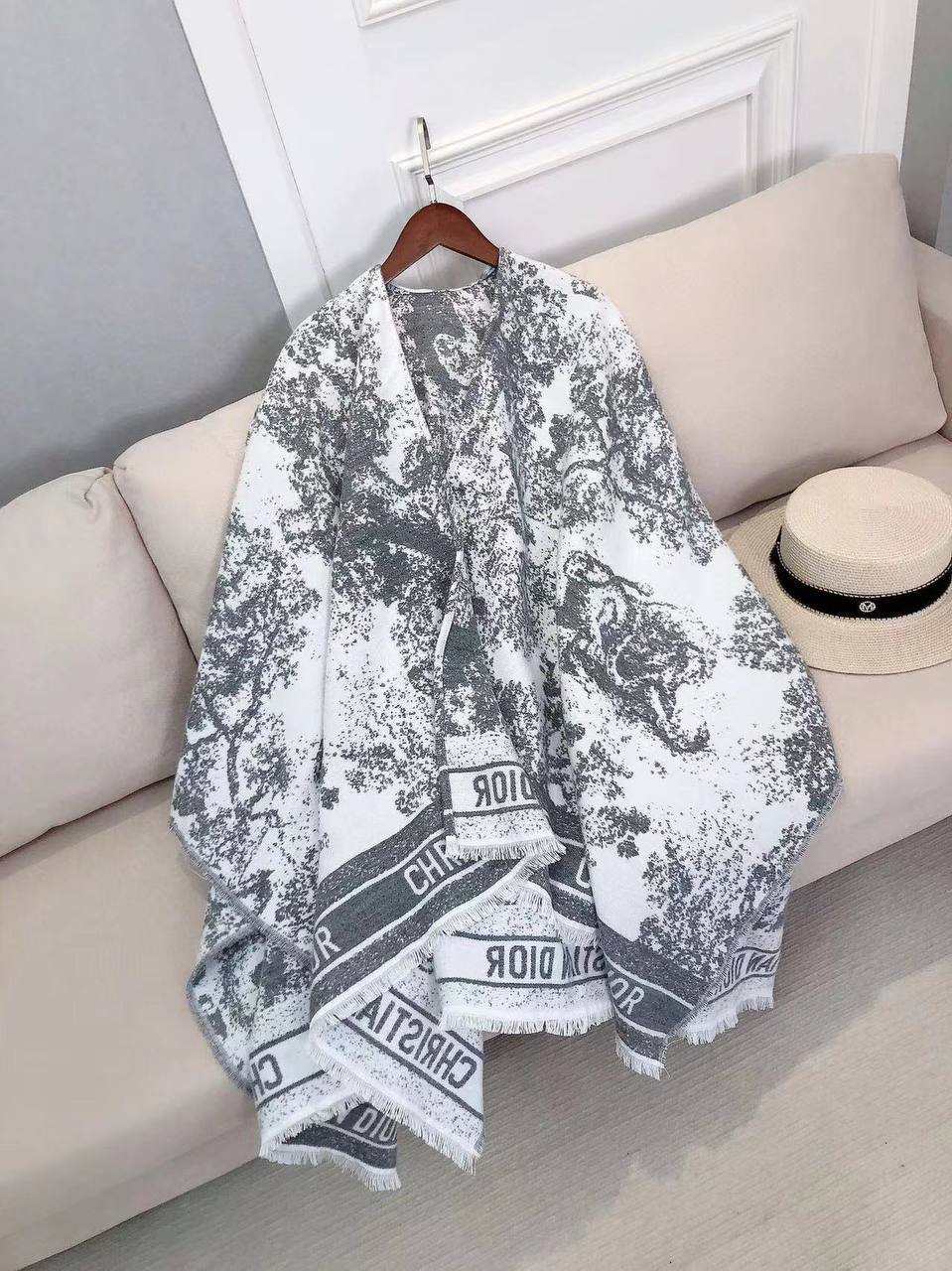 Фото Пончо Dior Toile de Jouy Sauvage S5739