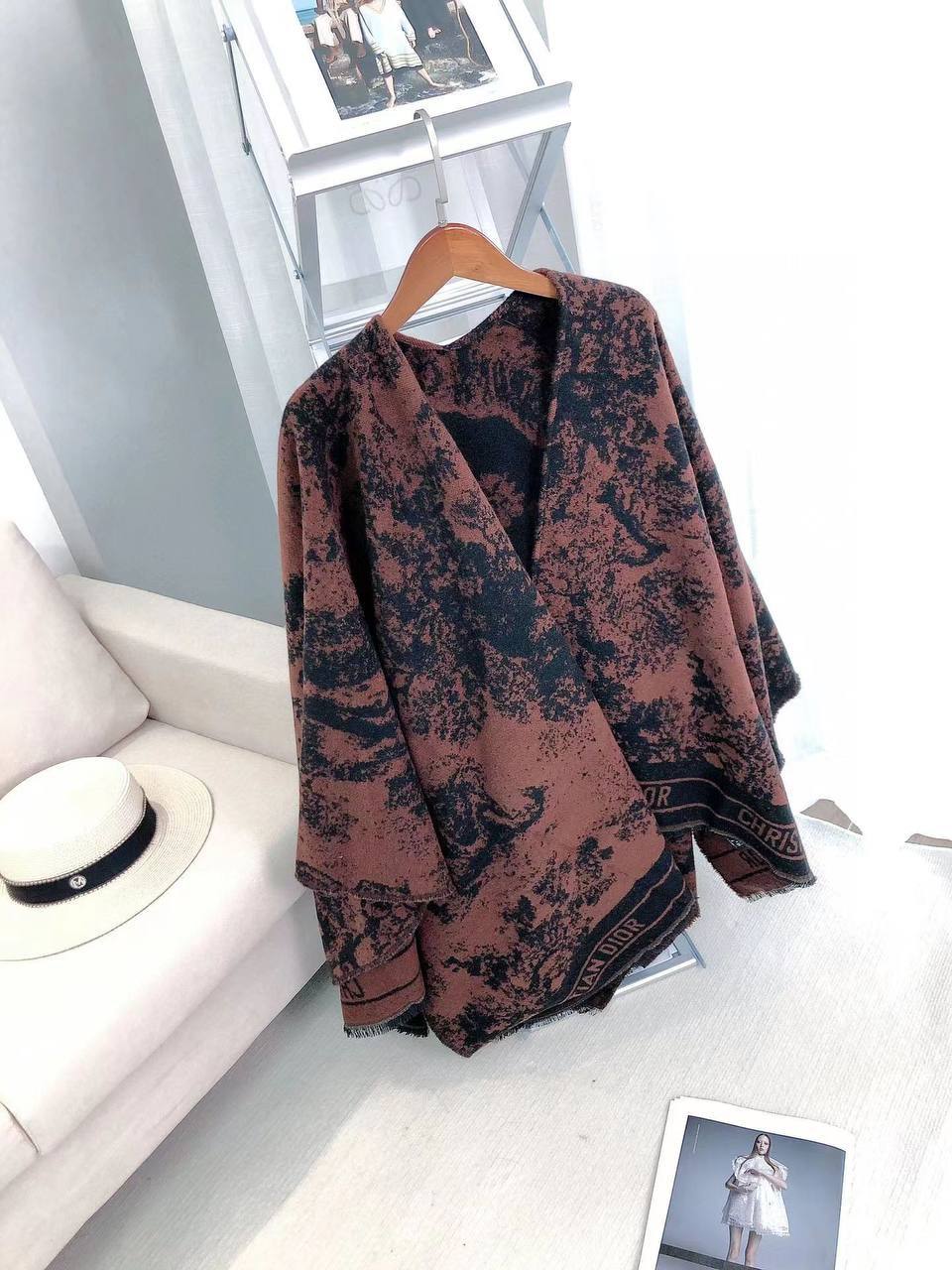 Фото Пончо Dior Toile de Jouy Sauvage S5741