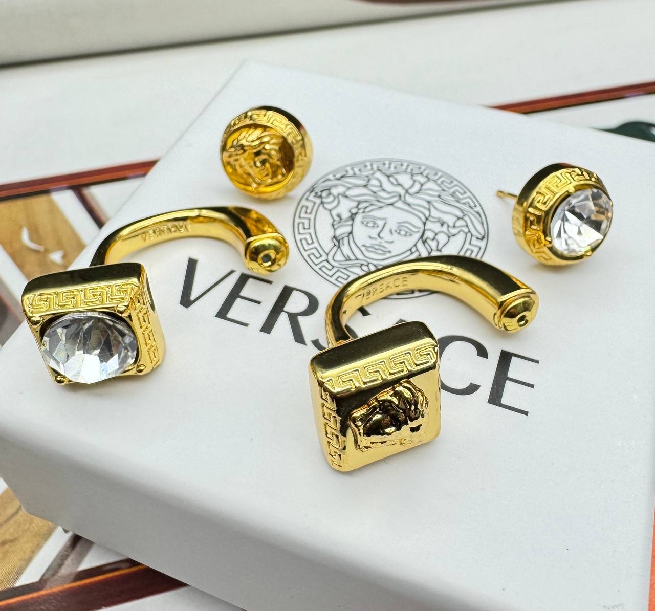 Фото Серьги Versace Medusa Greca B4373