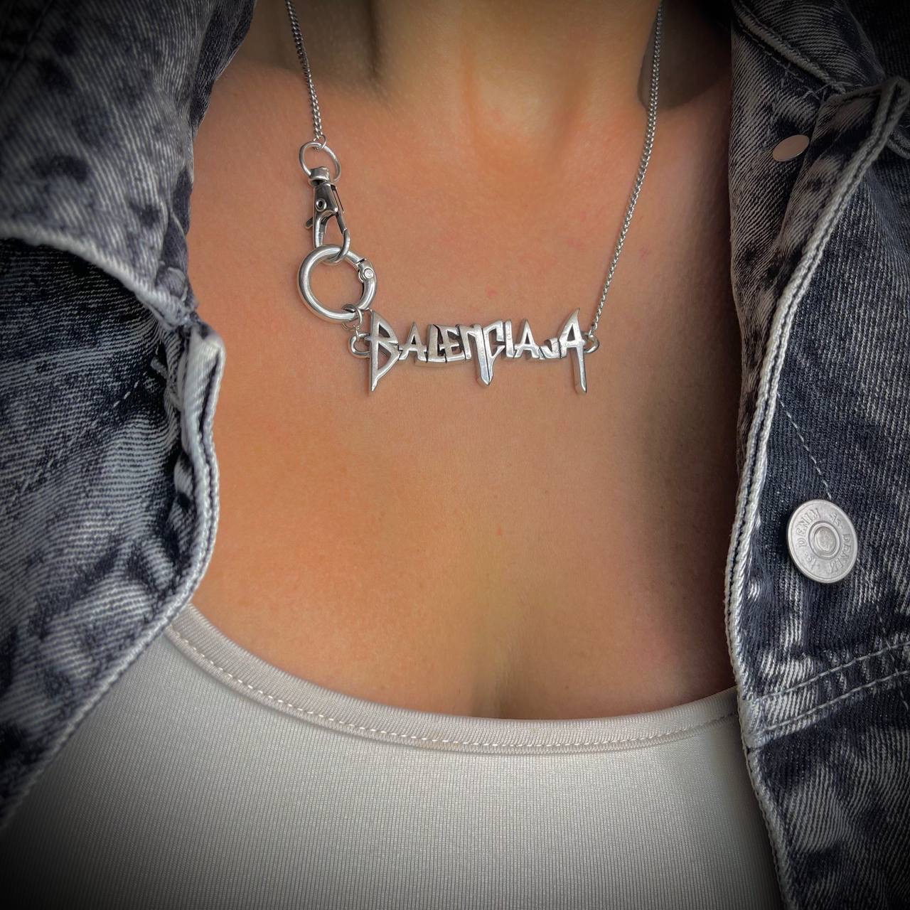 Фото Колье Balenciaga Typo Metal B4423