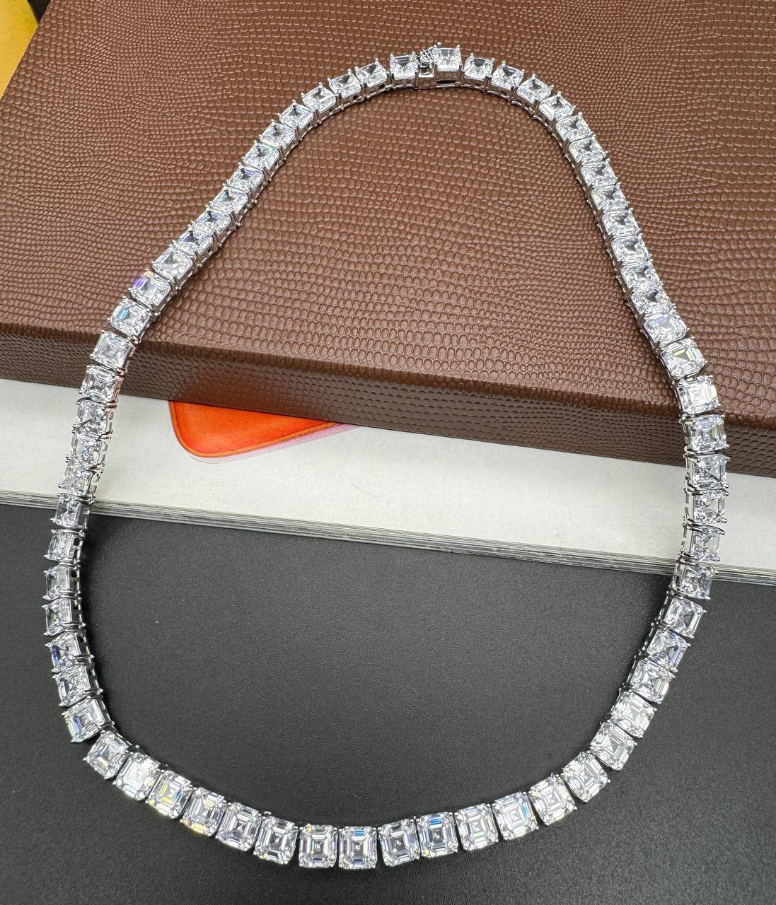 Фото Колье Graff Round Diamond Graduated B4495