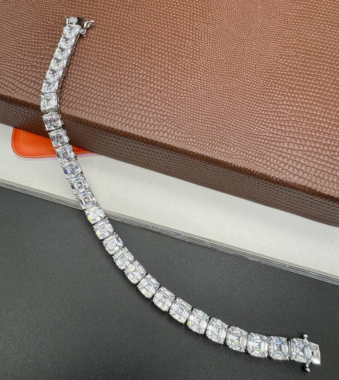 Фото Браслет Graff Round Diamond Graduated B4496