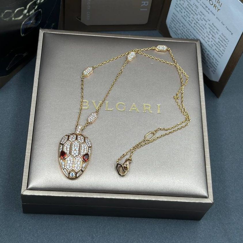 Фото Колье Bvlgari Serpenti Seduttori S5901