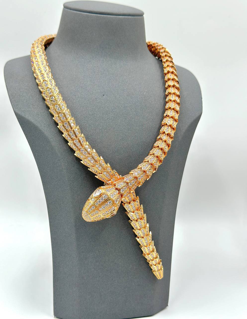 Фото Колье Bvlgari Serpenti S5959