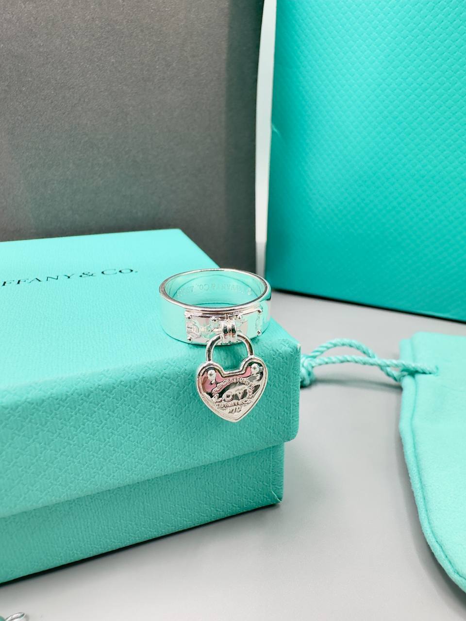 Фото Кольцо Tiffany & Co S5989