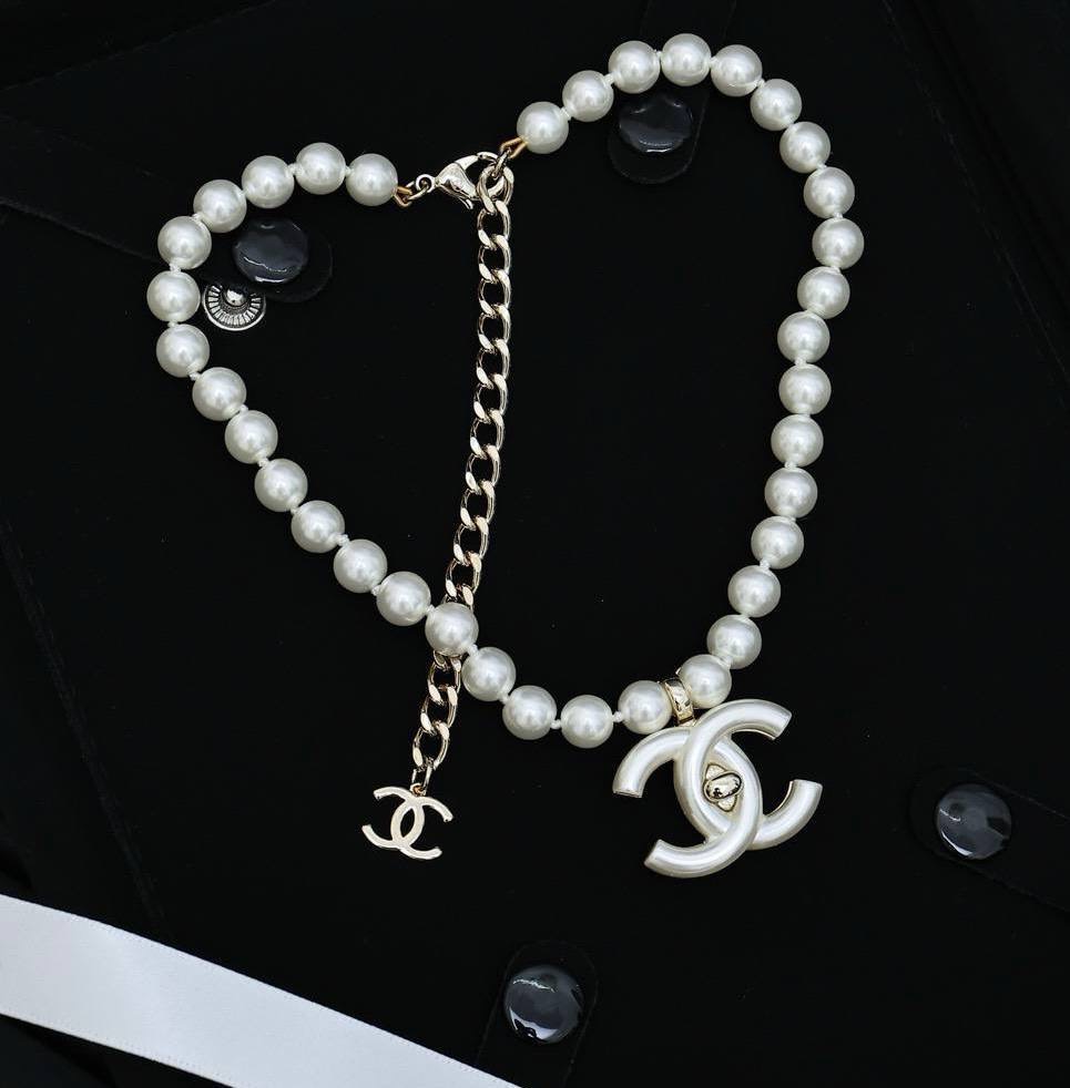 Фото Колье Chanel Turn-lock B4530