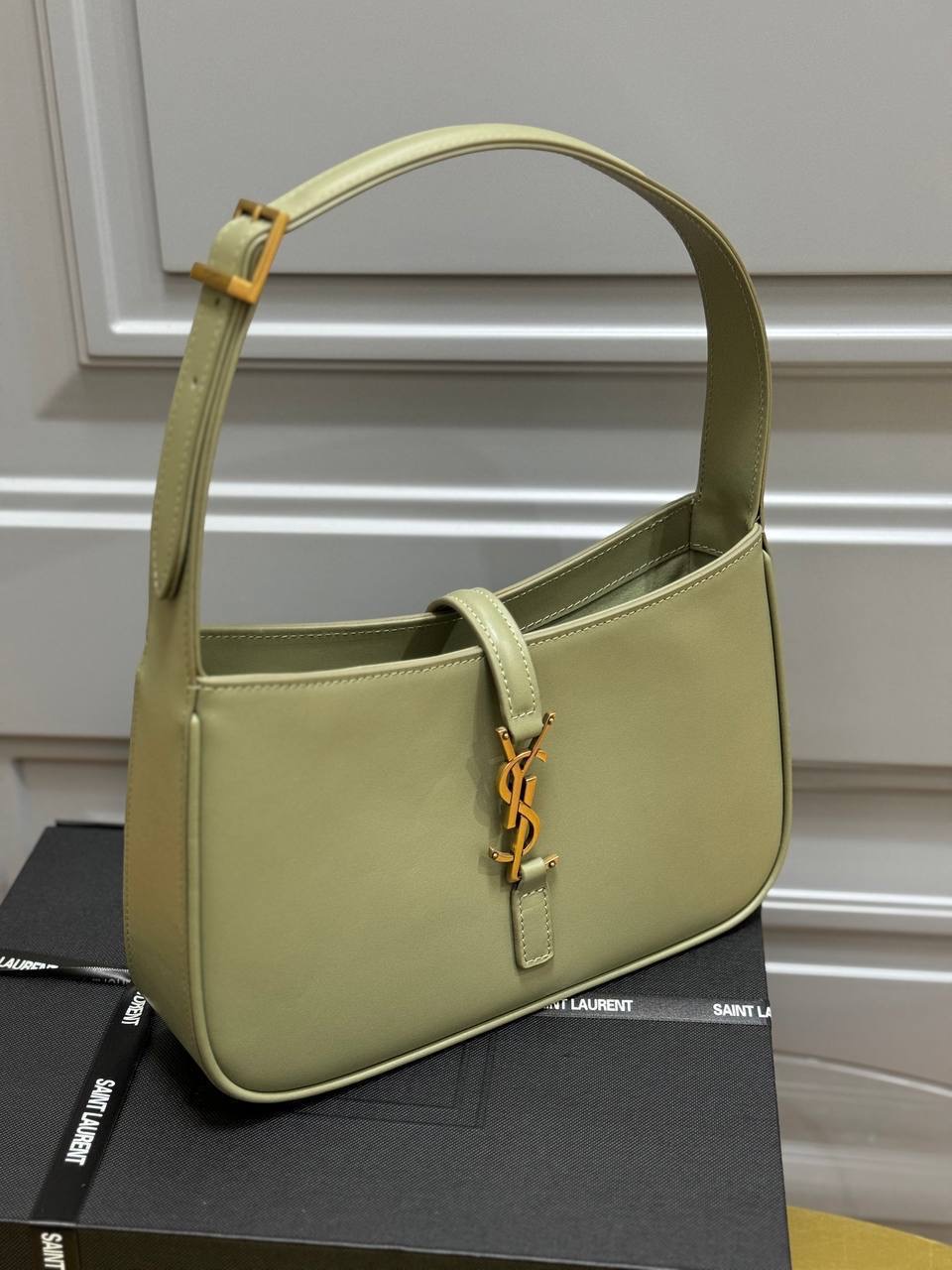 Фото Сумка Yves Saint Laurent Le 5 A 7 B4576